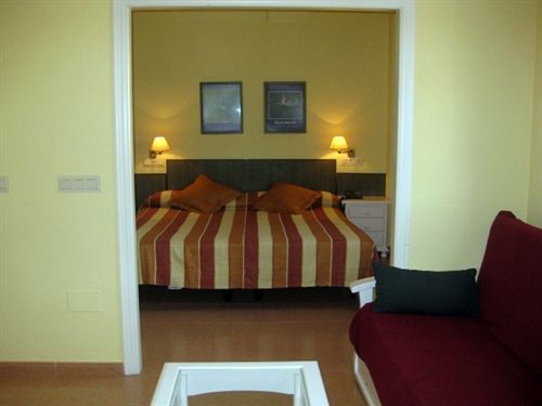 Aguadulce Apartahotel 3*
